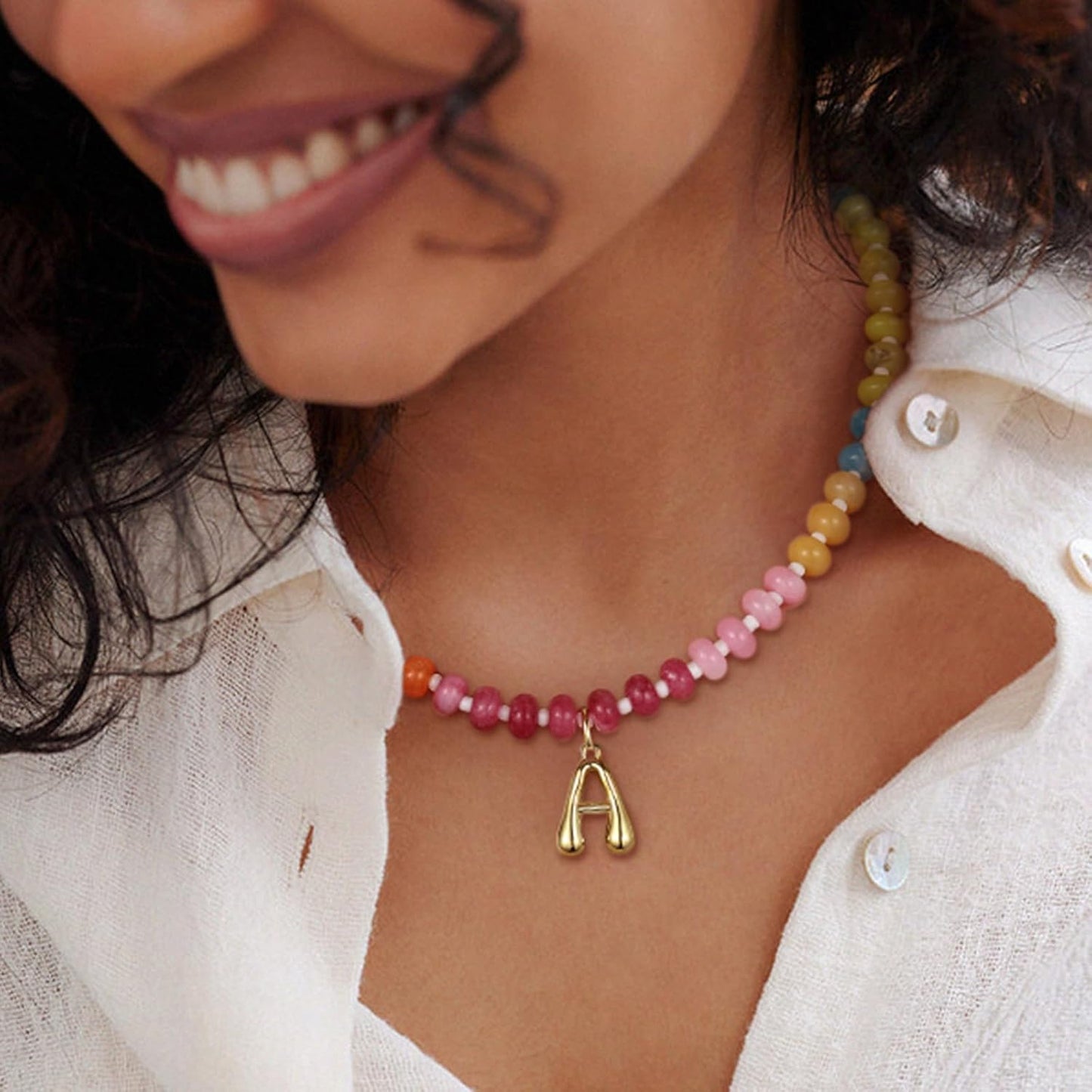 KissYan Collares con inicial para mujer, collar de cuentas de color...
