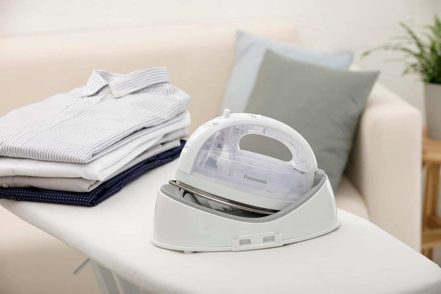 Panasonic NI-WL700W Plancha inalámbrica a vapor y seco de 1500 W, p...