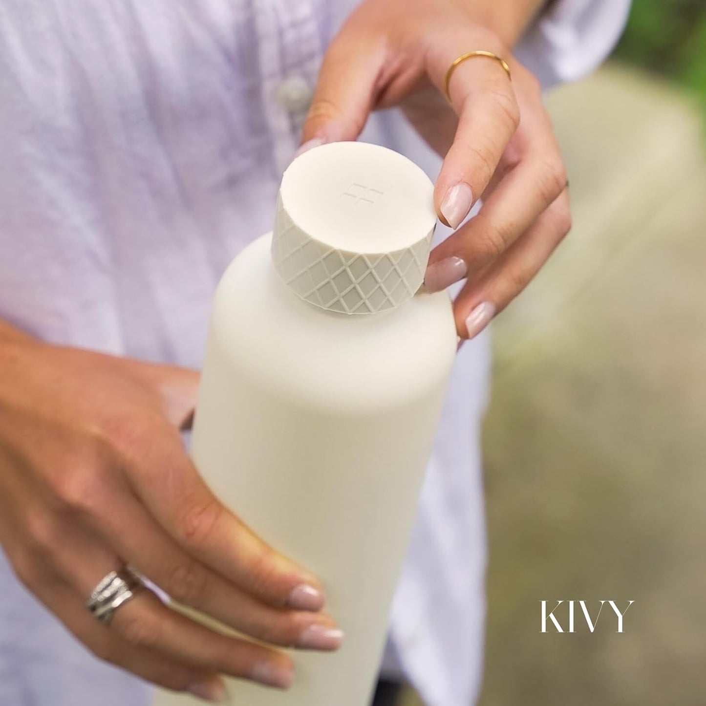 KIVY Botella de Agua Grande de 50oz [Ligera e Irrompible] Se Adapta...