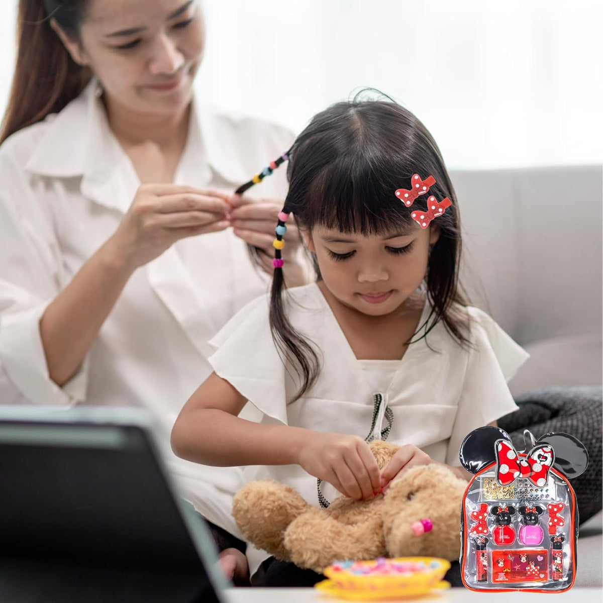 Minnie Mouse - Mochila de maquillaje con cosméticos y accesorios, a...