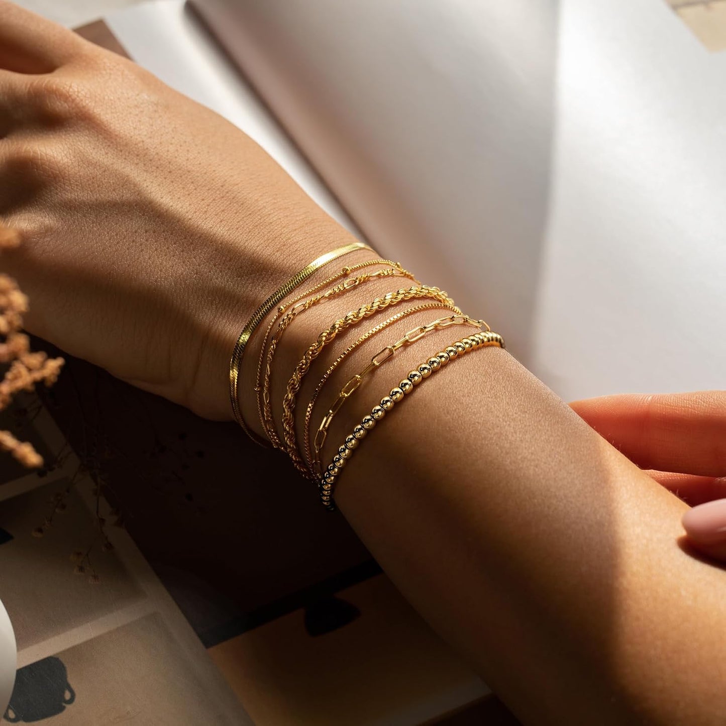 M MOOHAM Juego de 7 pulseras de oro para mujer \u2013 Juego de puls...