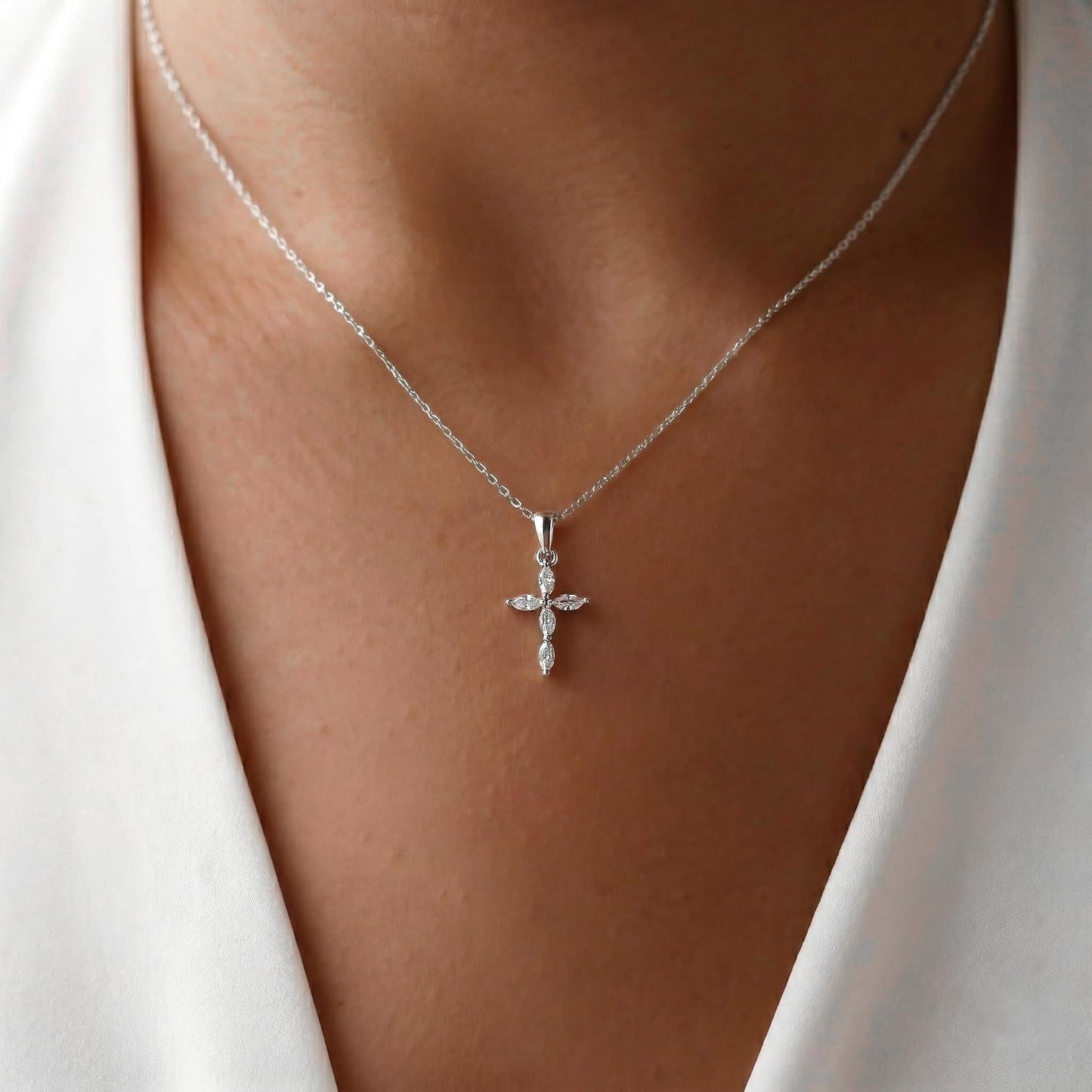 KISSCLOUD - Collar con dije de cruz para mujer, delicado, chapado e...