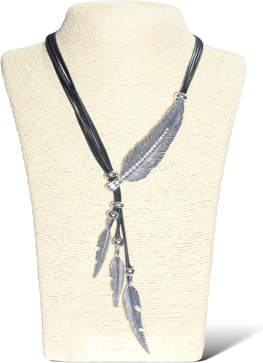 Collar de estilo bohemio con cadena de cuerda y diseño de hojas y p...