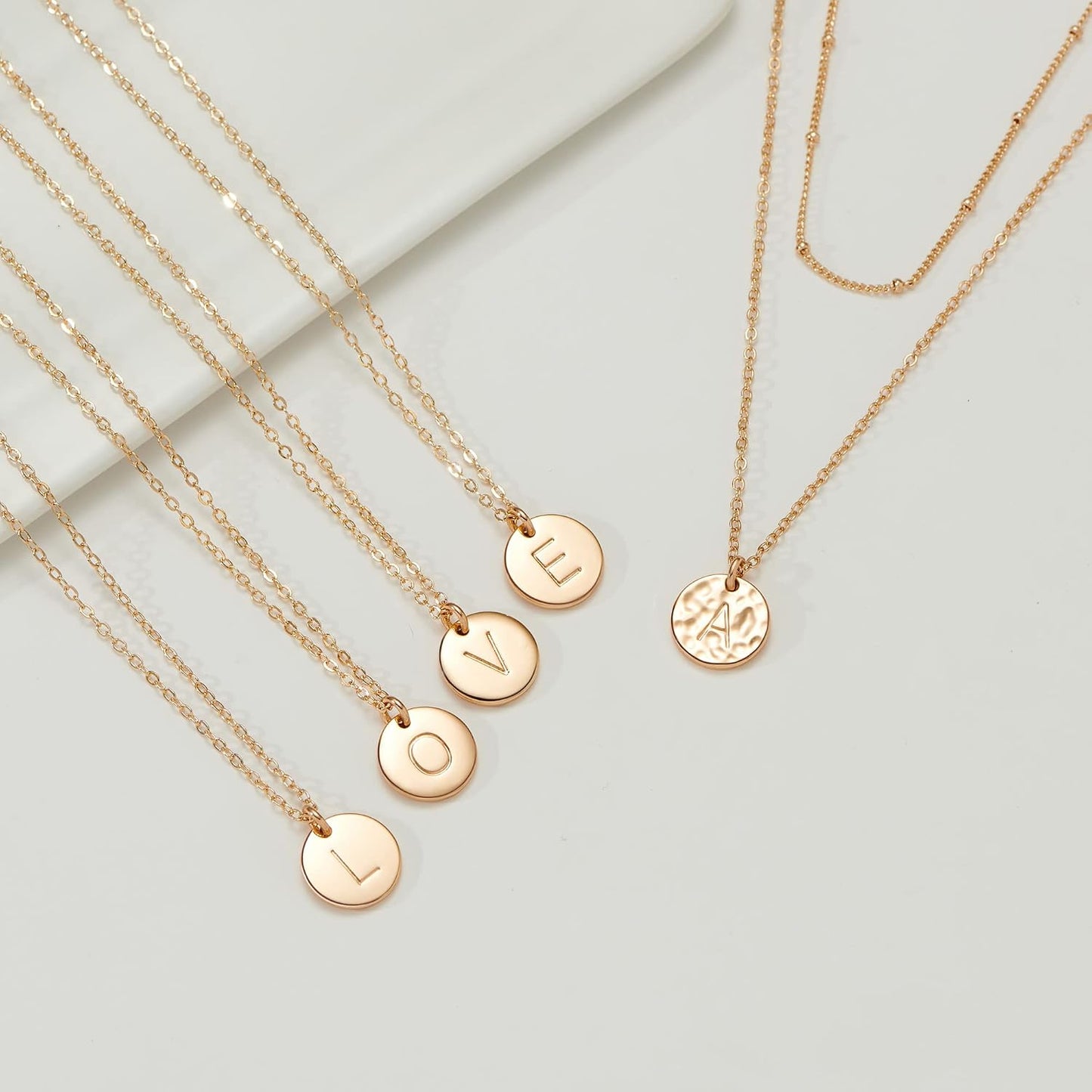 Vjoypro Collares en capas con iniciales para mujer, chapado en oro...