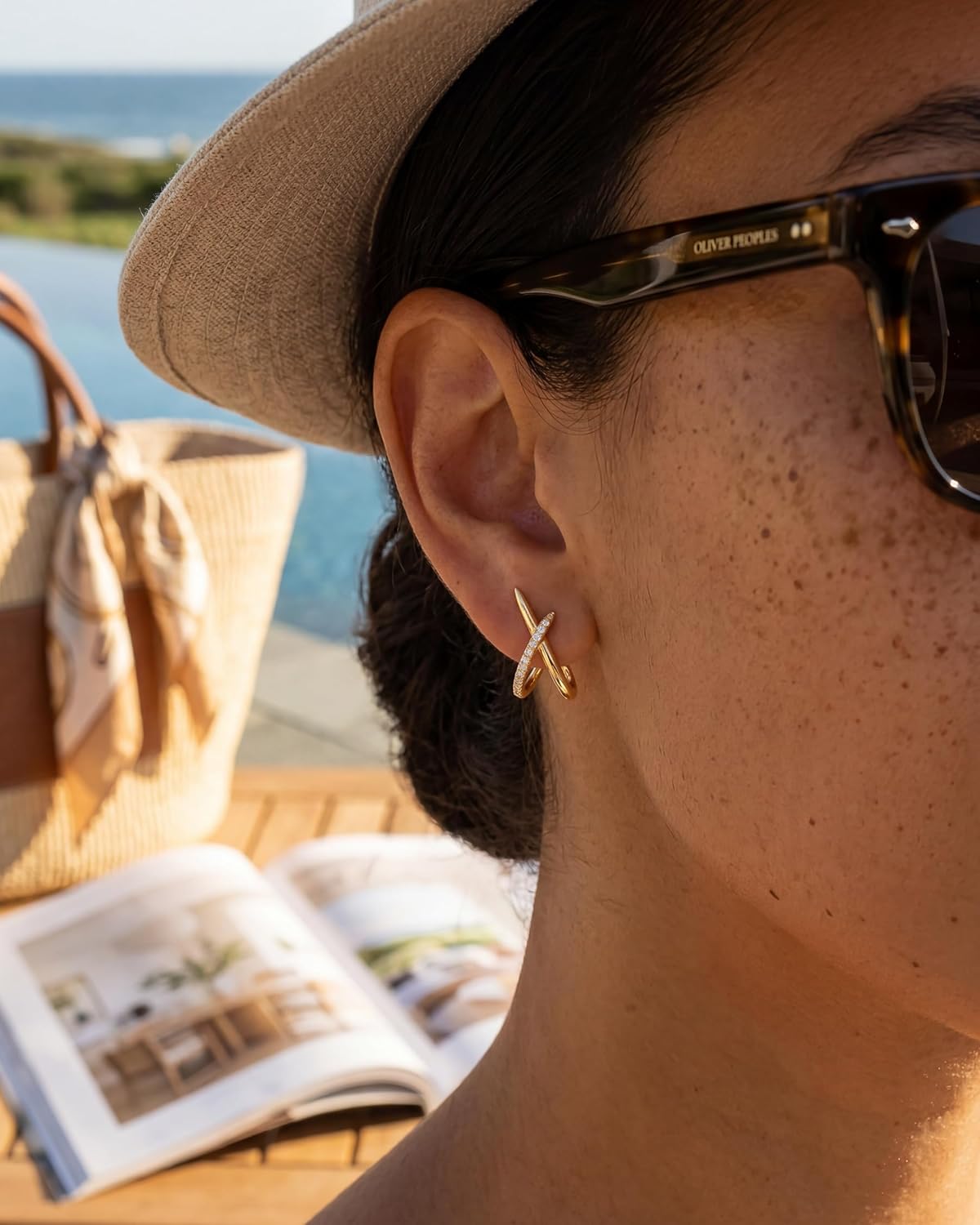 Aretes de oro para mujer a la moda, aretes de tuerca de oro de 14 q...