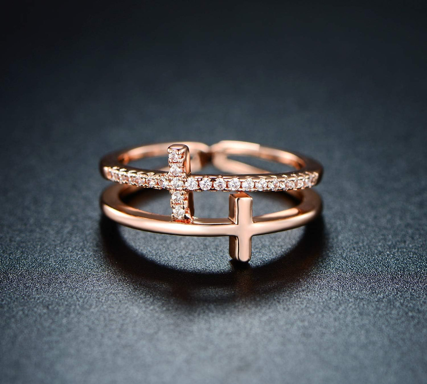 Barzel Anillo de doble cruz con circonita cúbica chapada en oro de...