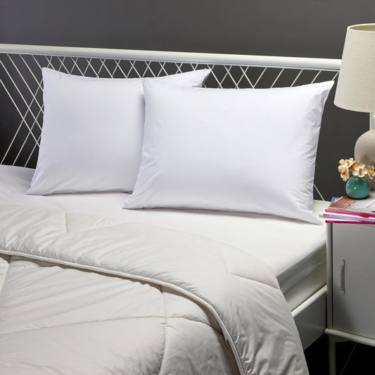 Amazon Basics - Juego de 2 almohadas de cama con relleno alternativ...