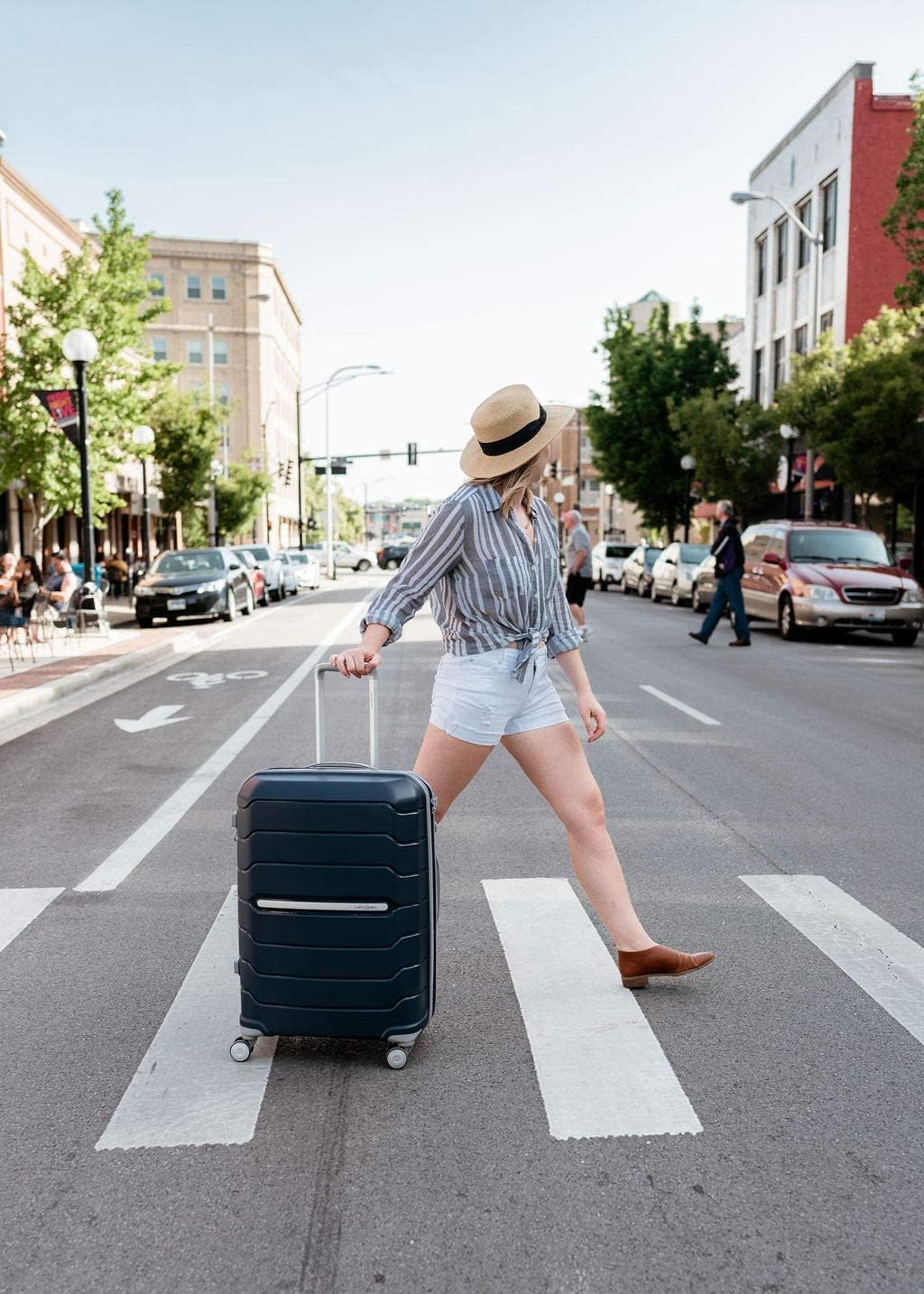 Samsonite Freeform de carcasa rígida expandible con ruedas giratori...