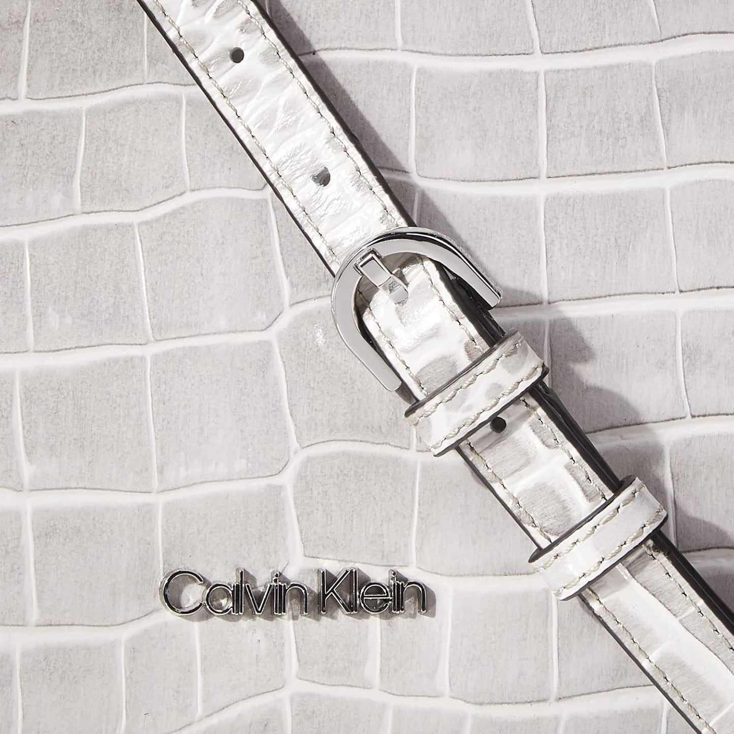 Calvin Klein Fern Triple Compartimento Satchel para mujer