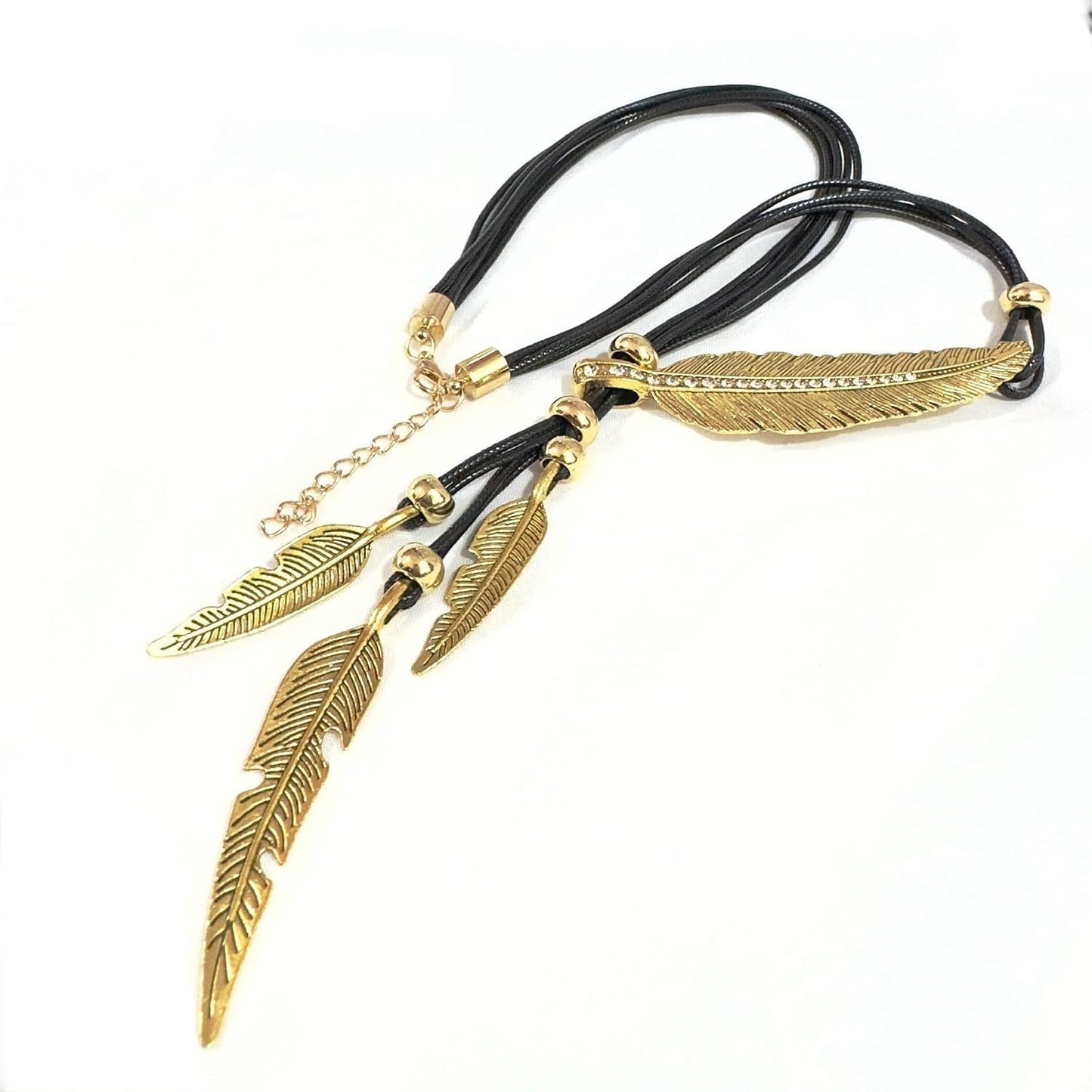 Collar de estilo bohemio con cadena de cuerda y diseño de hojas y p...