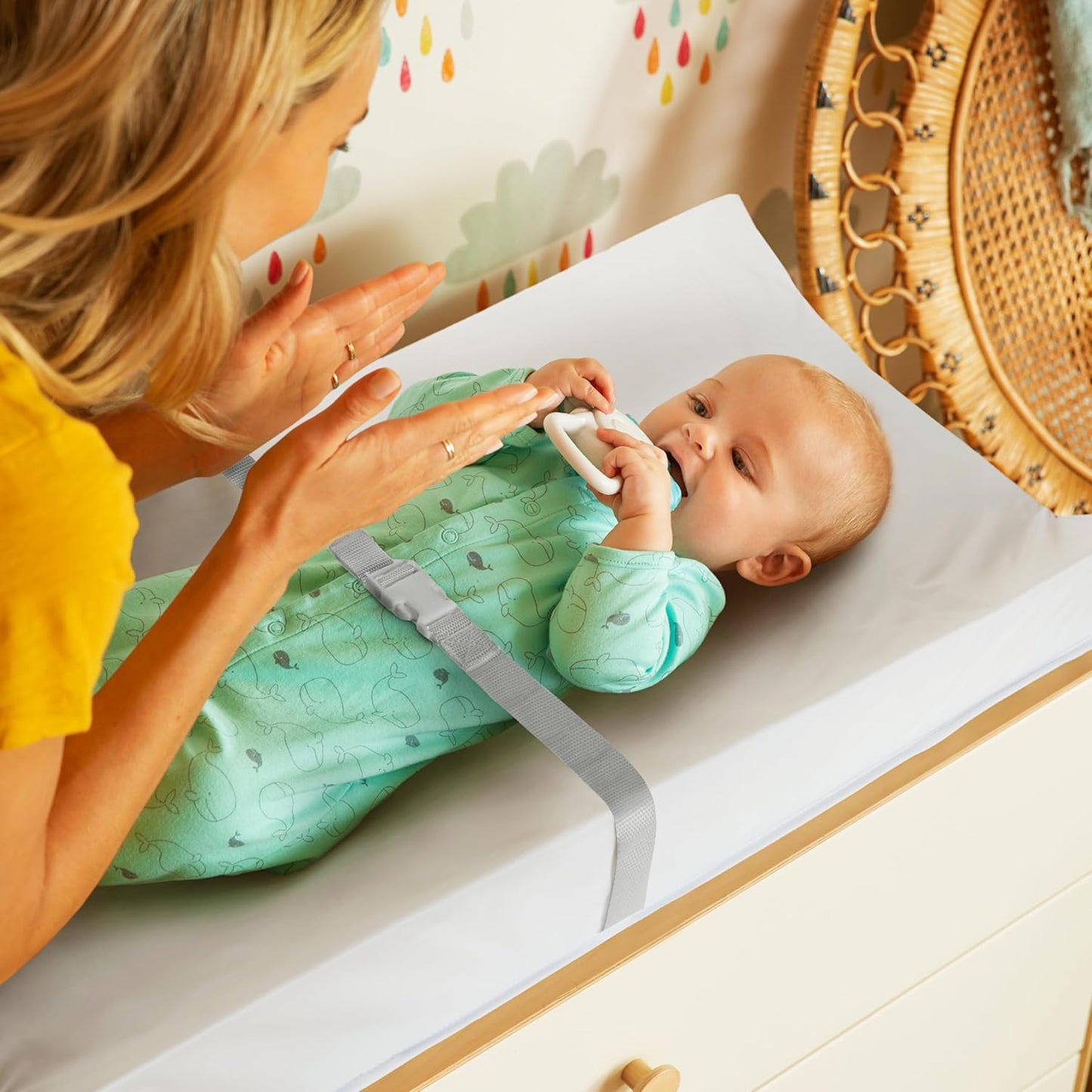 Munchkin® FloatTM - Silla alta plegable para bebé y cambiador de pa...
