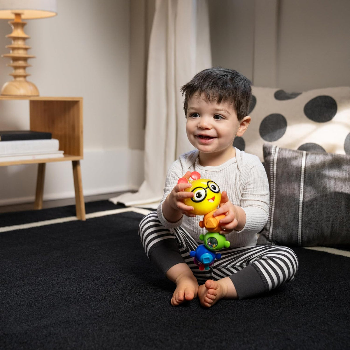 Baby Einstein Twist-a-Pal Cal - Juguete sensorial con música y caza...