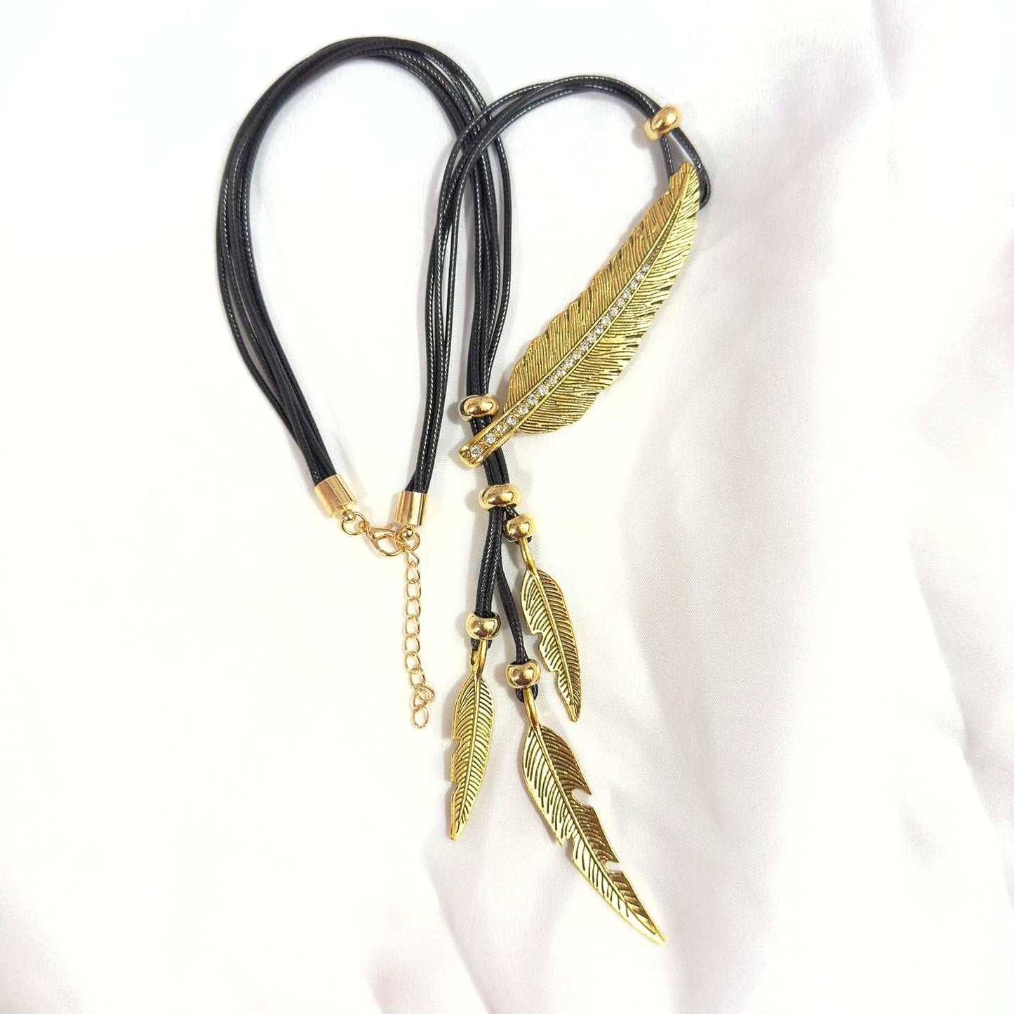 Collar de estilo bohemio con cadena de cuerda y diseño de hojas y p...