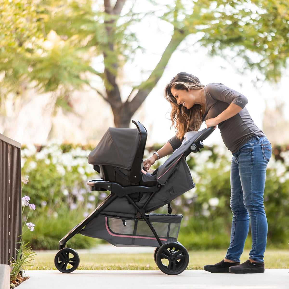 Sistema de viaje Baby Trend EZ Ride con asiento infantil EZ-Lift™ p...