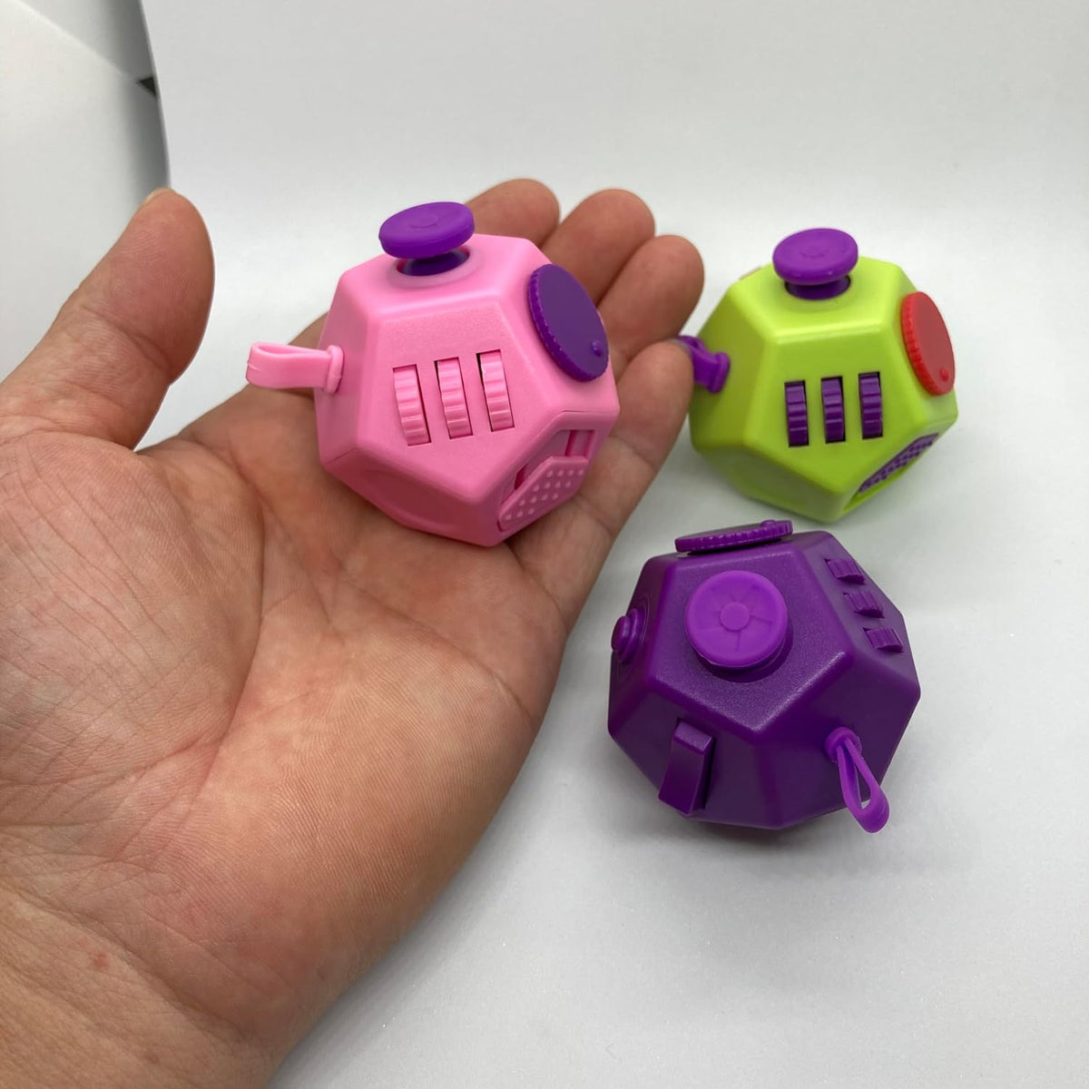 Cubo pequeño de juguetes antiestrés \u2013 Cubo de 12 lados antians...