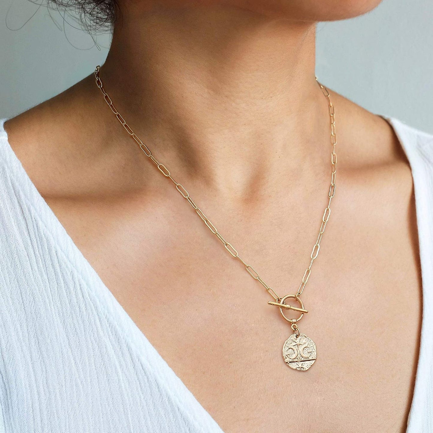 Aobei Pearl Collar chapado en oro de 18 quilates con dije de cruz d...