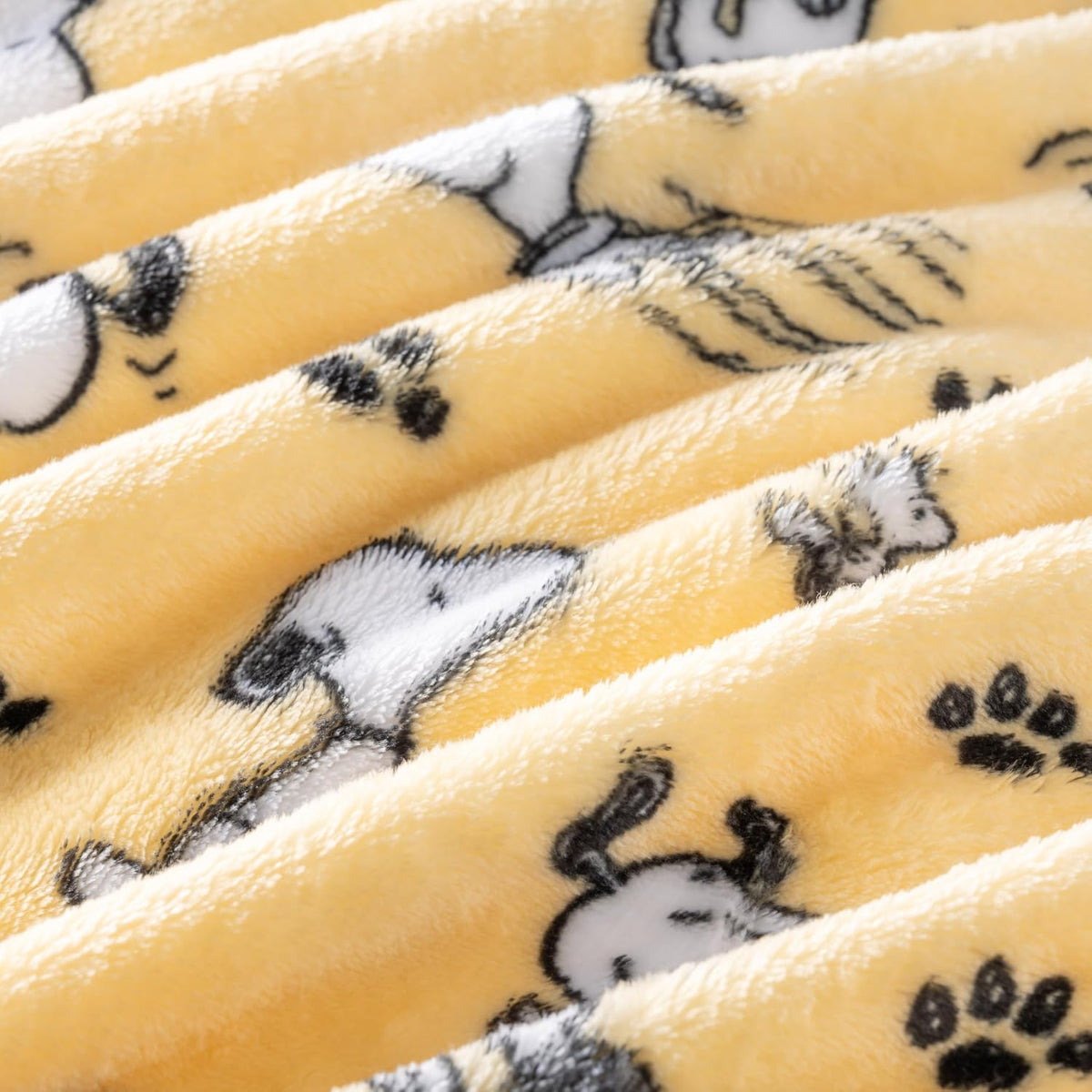 Berkshire Blanket Peanuts® VelvetLoft® Manta de Felpa con Personaje...