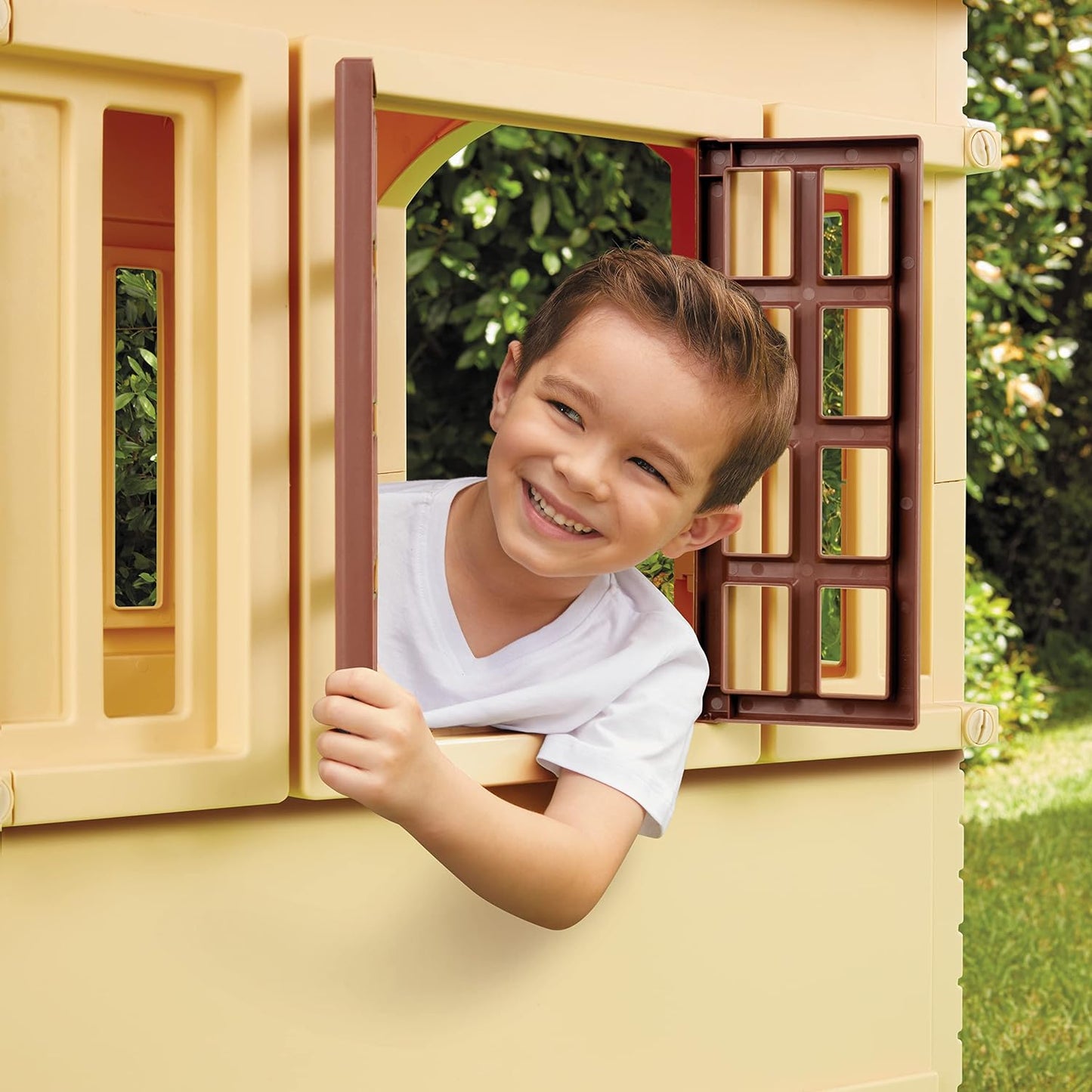 Casa de juegos Little Tikes Cape Cottage con puerta, ventanas y per...