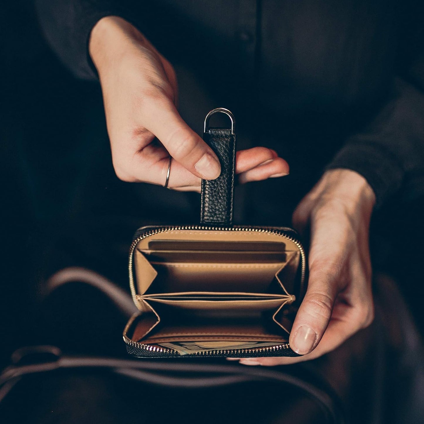 Vaultskin Cartera pequeña para mujer, tarjetero de cuero con bloque...