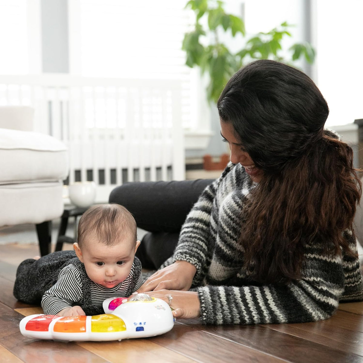 Baby Einstein Glow &amp; Discover - Juguete musical de barra de luz...