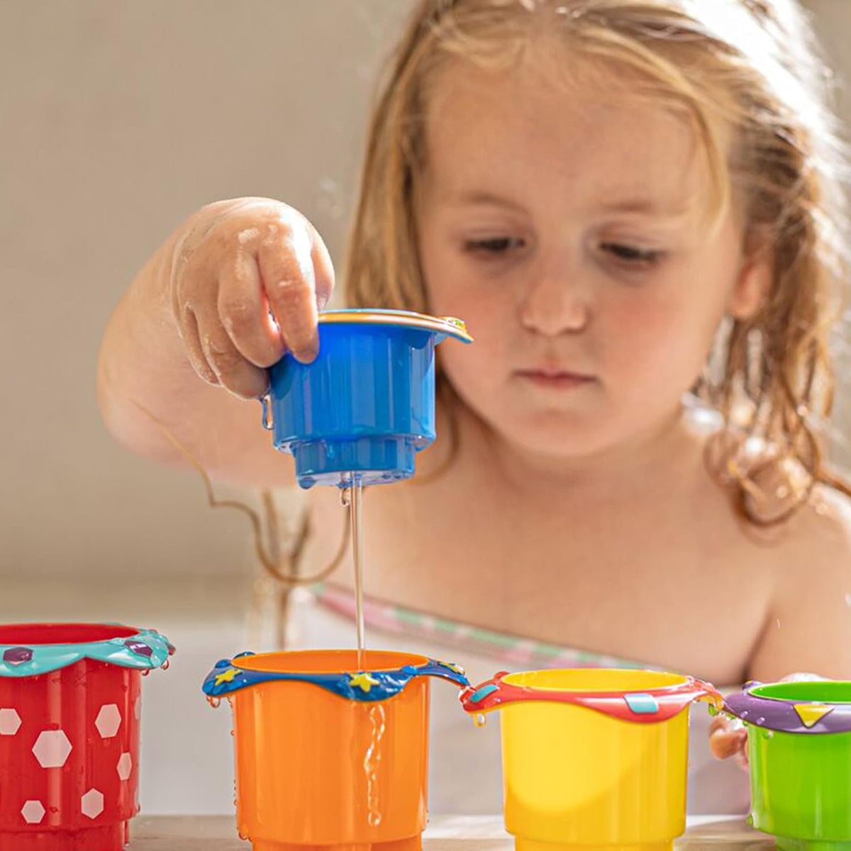 Nuby Tazas para Baño Apilables Splish Splash de 5 Piezas, Juguetes...