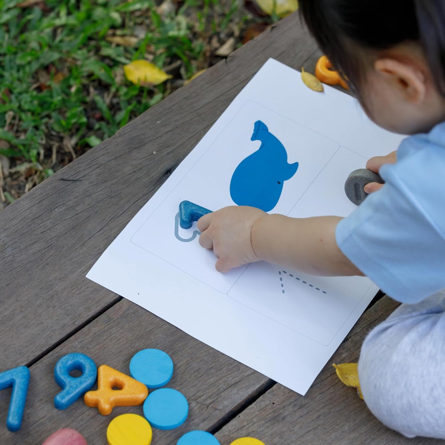 PlanToys® Juego de aprendizaje de madera de números y símbolos para...
