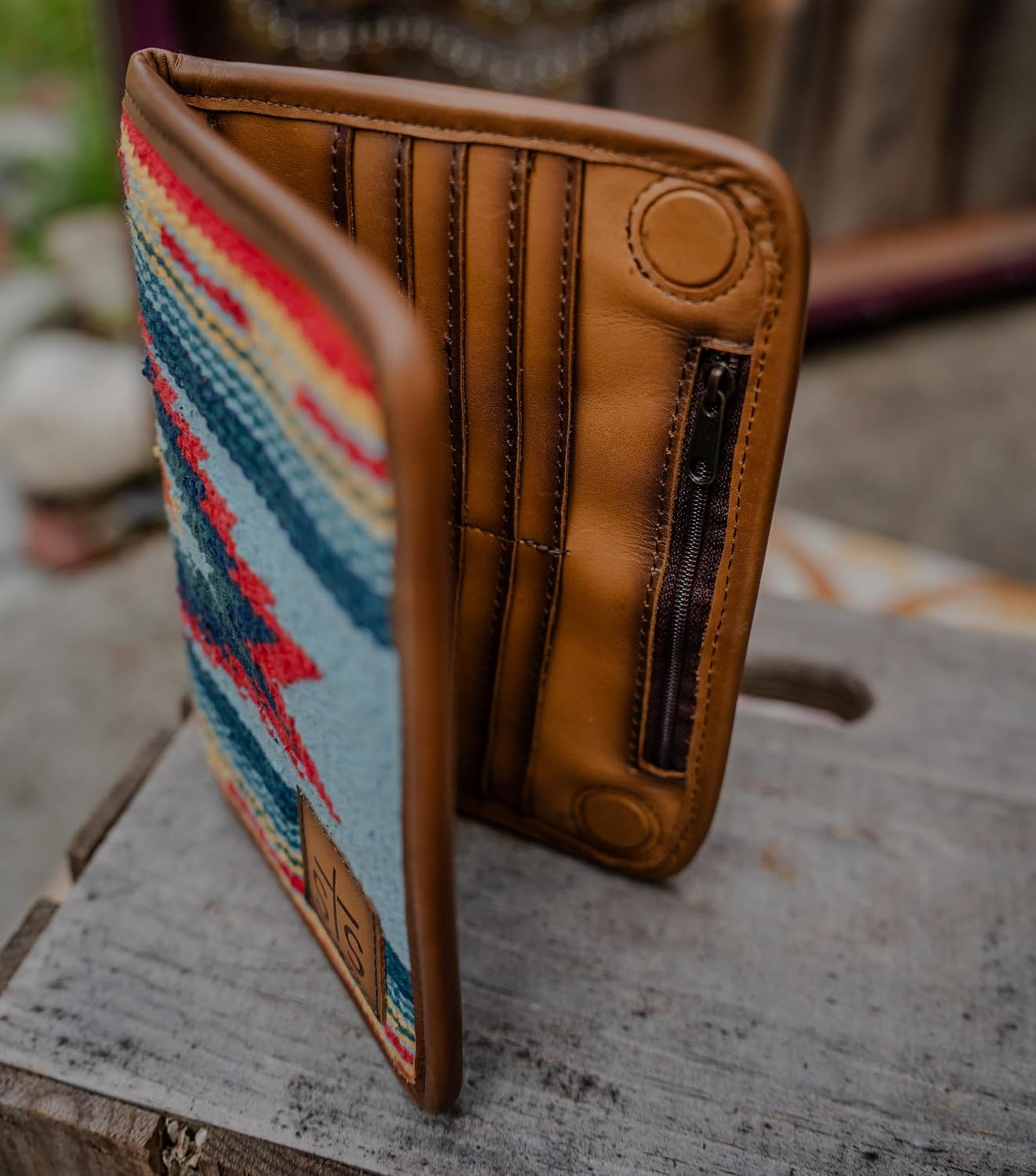 STS Ranchwear Chaynee Valley Serape Cartera magnética de cuero con...