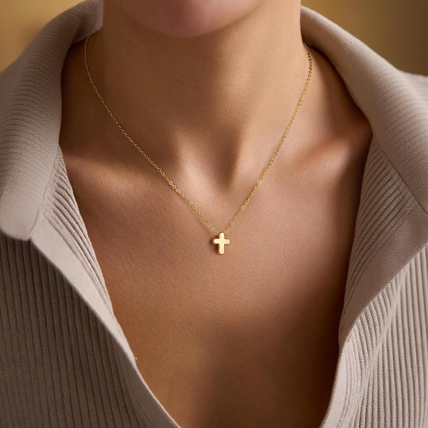 Turandoss Collar de Cruz de Oro para Mujeres - Delicado Collar de C...