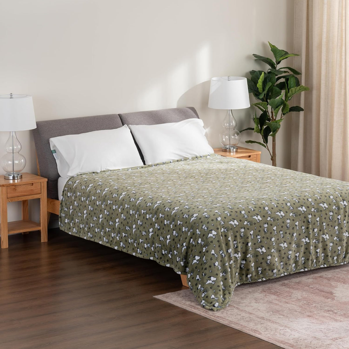 Berkshire Blanket Manta de felpa VelvetLoft® de Peanuts® con person...