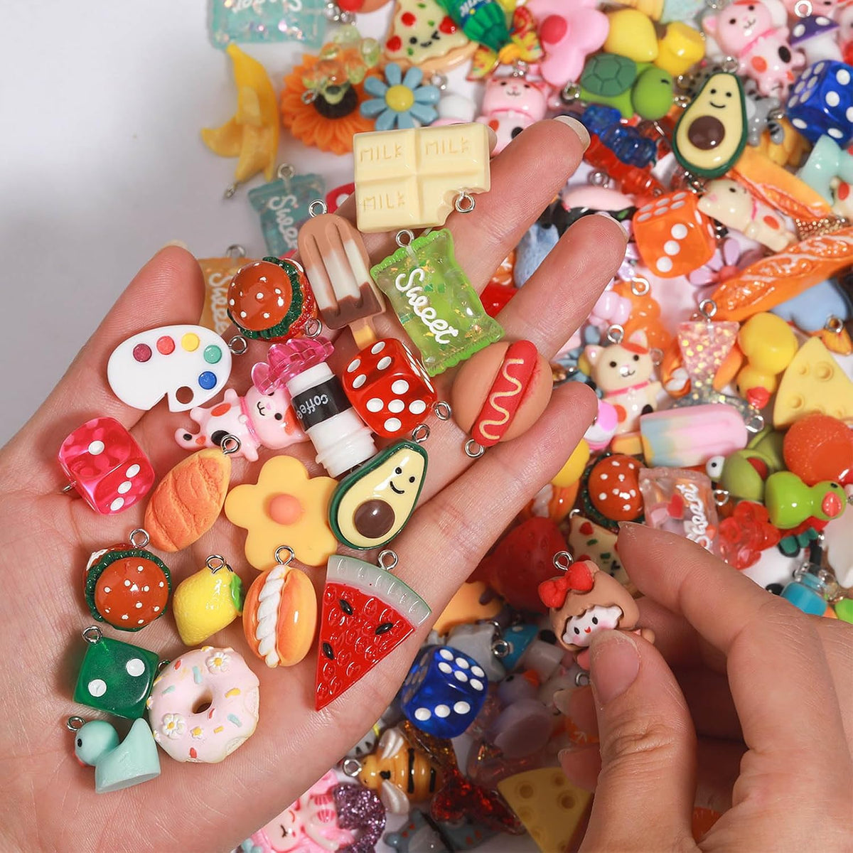 MGGFBLEY Dijes de resina surtidos para hacer pulseras y llaveros DI...