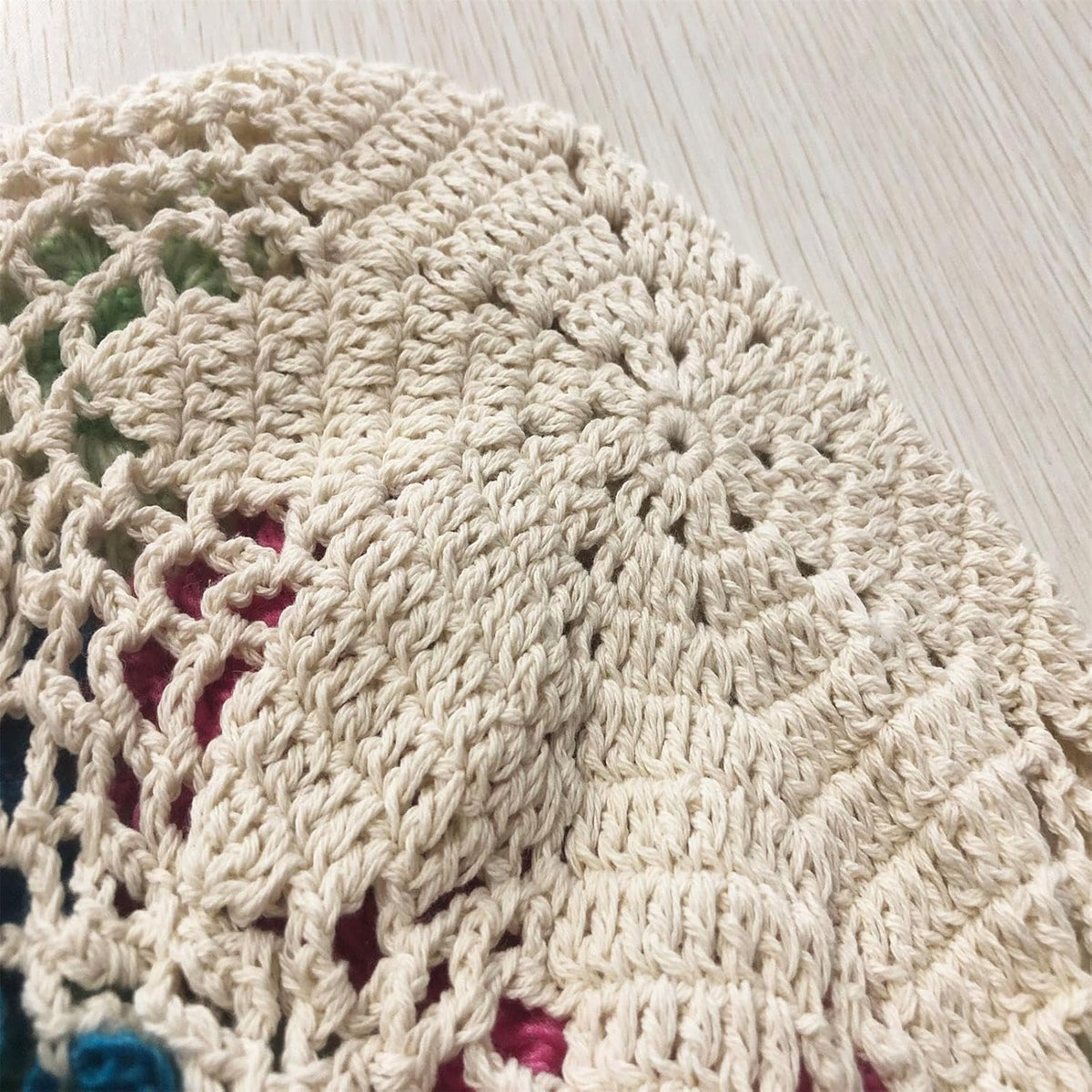 CORIRESHA Boho Chic Hecho a Mano Crochet Flor Beanie Ligero Hueco Y...