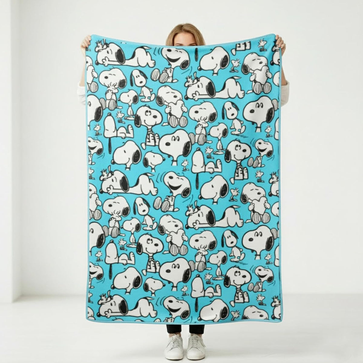 Silver Buffalo Peanuts Snoopy Multi Pose Expression - Manta de forr...