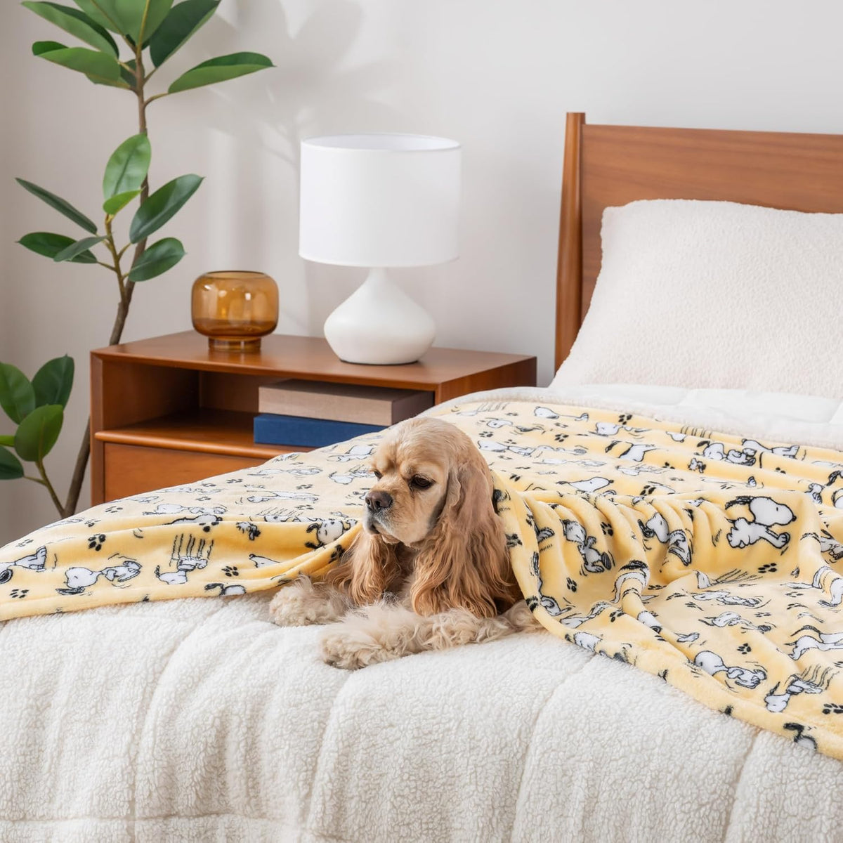 Berkshire Blanket Peanuts® VelvetLoft® Manta de Felpa con Personaje...