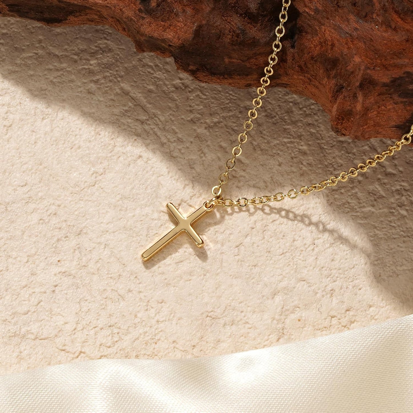 Turandoss Collar de Cruz de Oro para Mujeres - Delicado Collar de C...