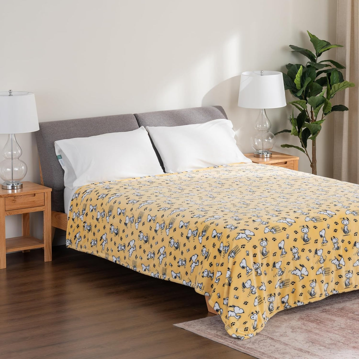 Berkshire Blanket Peanuts® VelvetLoft® Manta de Felpa de Personaje...