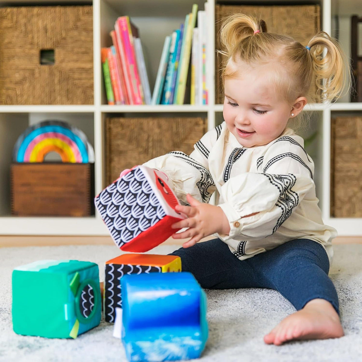 Baby Einstein Explora y descubre juguetes de bloques blandos, a par...