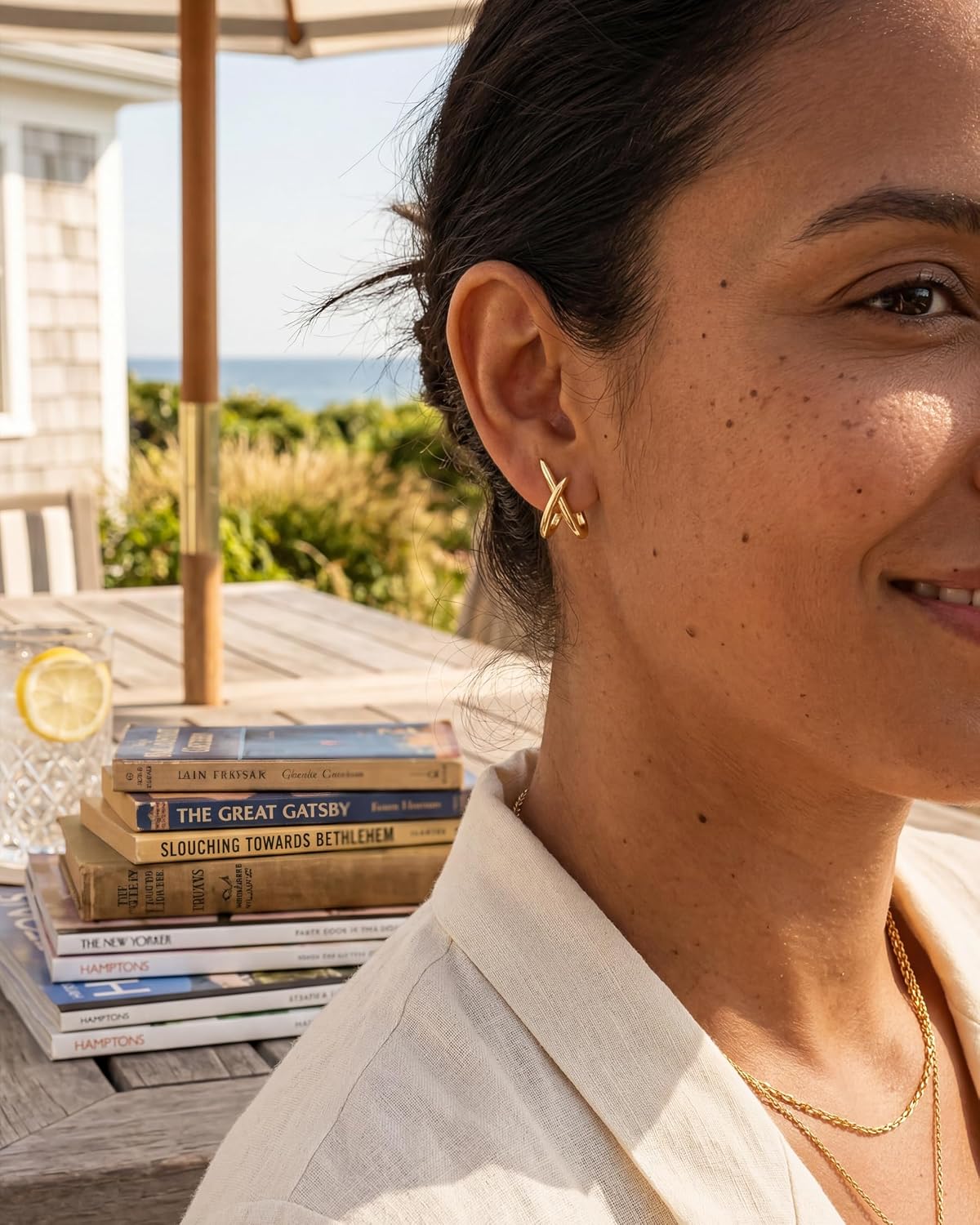 Aretes de oro para mujer, modernos, aretes de tuerca de oro de 14 q...