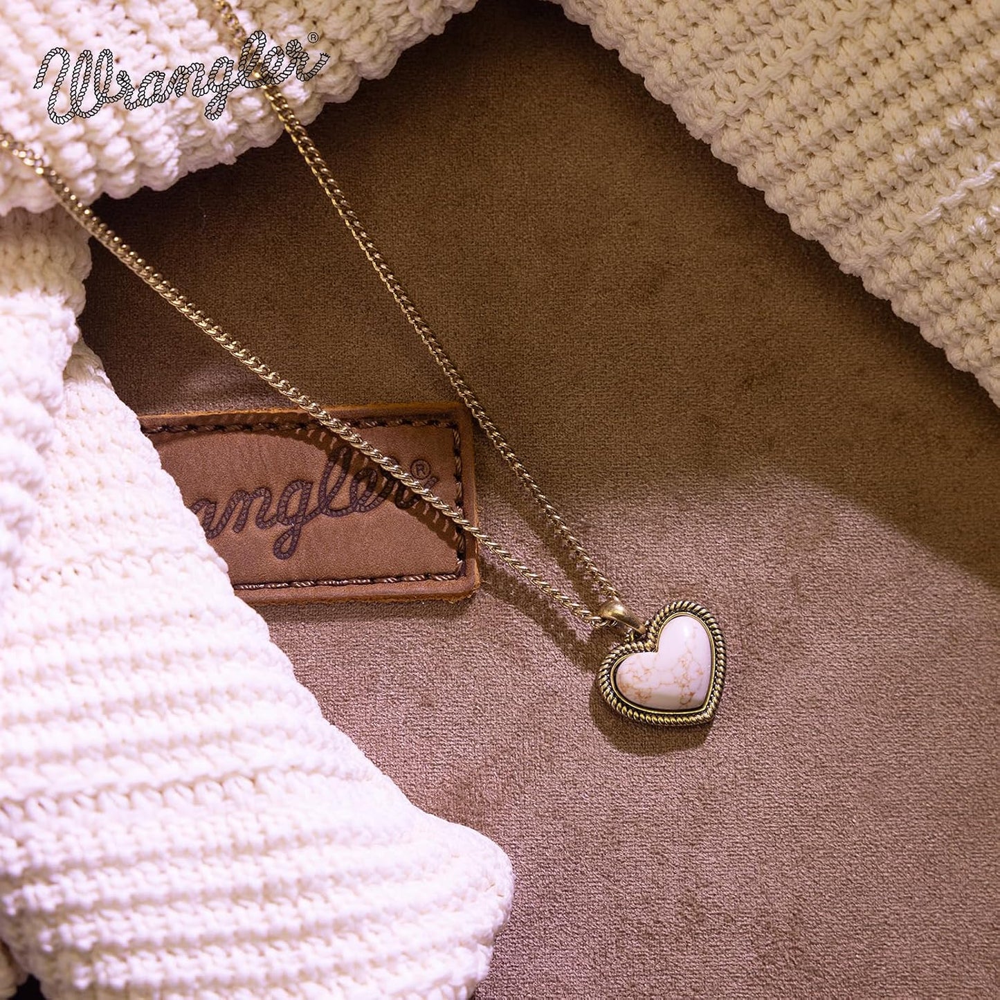 Collar con colgante de corazón vaquero de turquesa de Montana West...