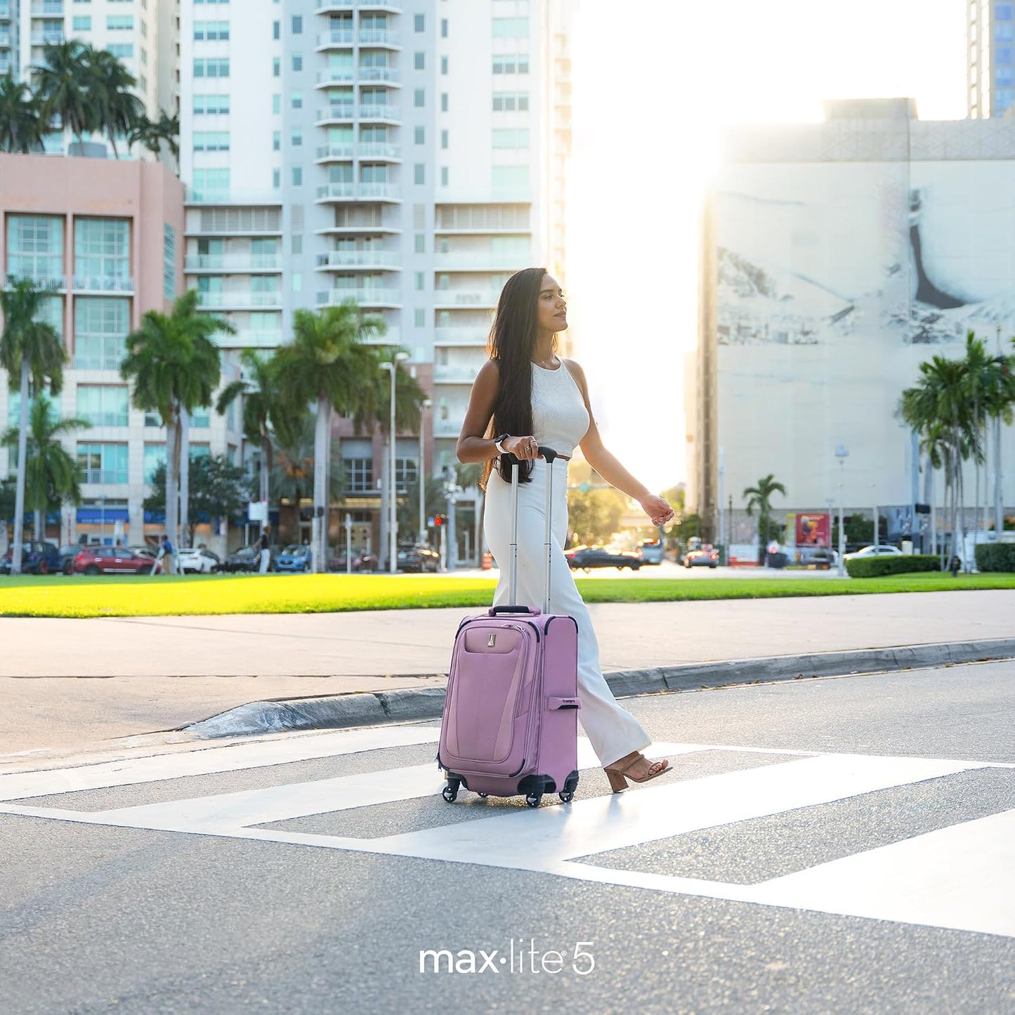Travelpro Maxlite 5 | Maleta giratoria extensible de 21 pulgadas, N...