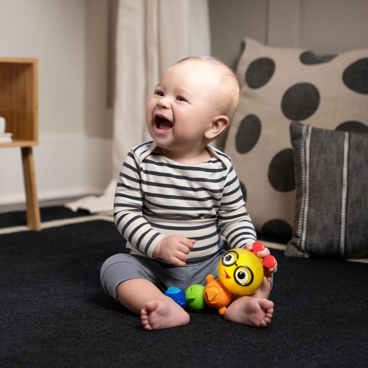 Baby Einstein Twist-a-Pal Cal - Juguete sensorial con música y caza...