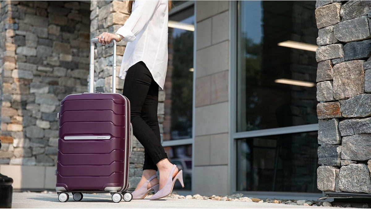 Samsonite Freeform de carcasa rígida expandible con ruedas giratori...