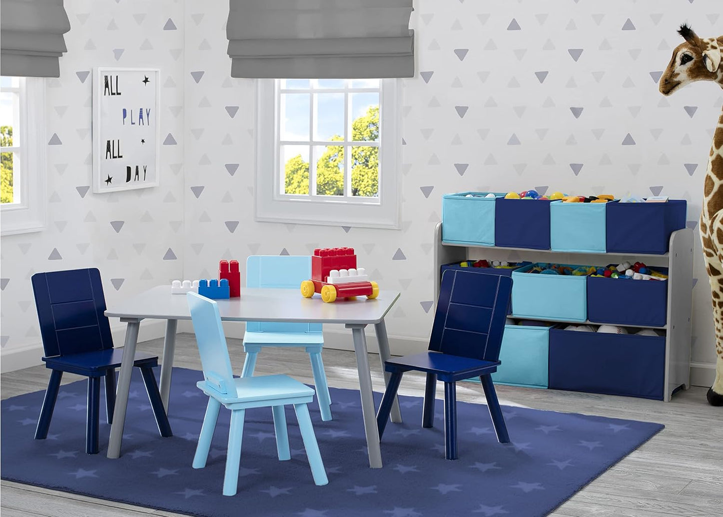 Delta Children Conjunto de mesa y sillas para niños (4 sillas inclu...