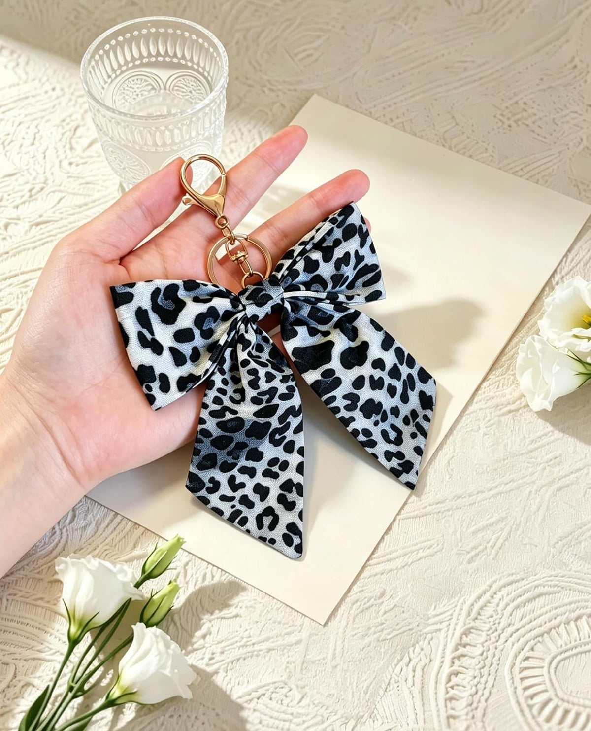 Pithayla Llavero con dije de lazo de leopardo, accesorios para bols...