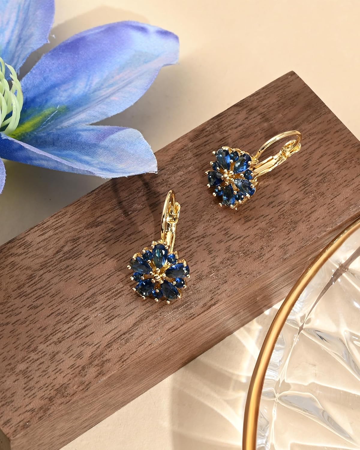 Pendientes vintage con piedra natal de flores chapados en oro de 14...