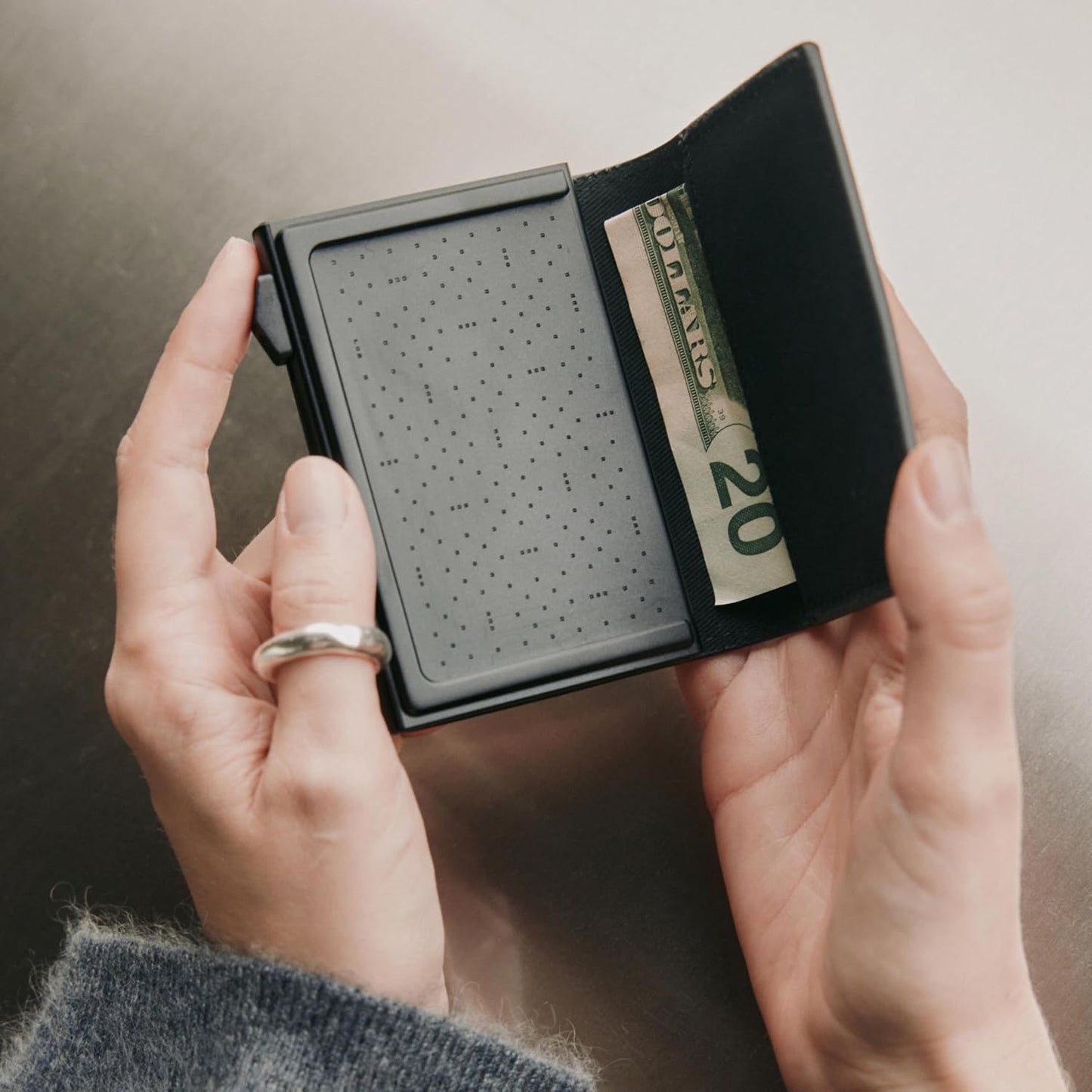 Monos Slim Wallet Pro - Cartera de aluminio con bloqueo RFID | Cuer...