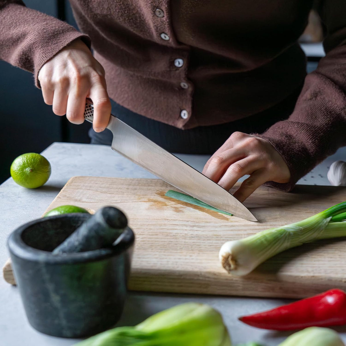 Global Cuchillo de chef de 8 pulgadas, acero inoxidable japonés lig...