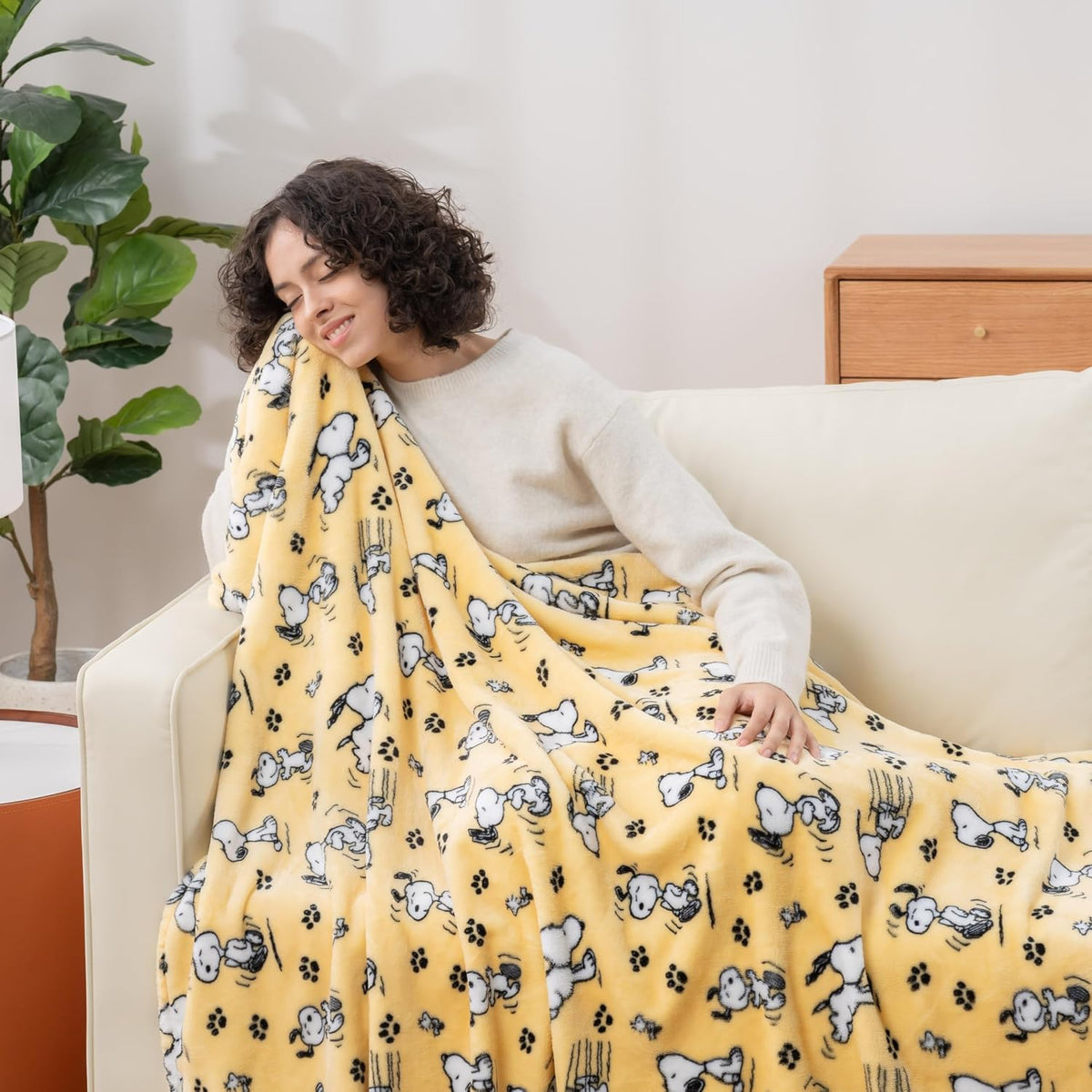 Berkshire Blanket Peanuts® VelvetLoft® Manta de Felpa con Personaje...