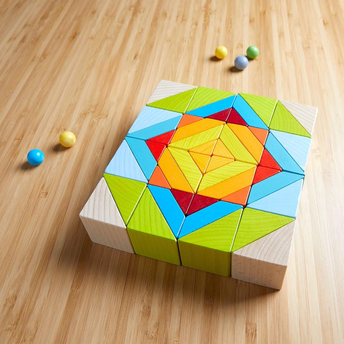 HABA Juego de arreglos 3D de mosaico de madera, bloques de construc...