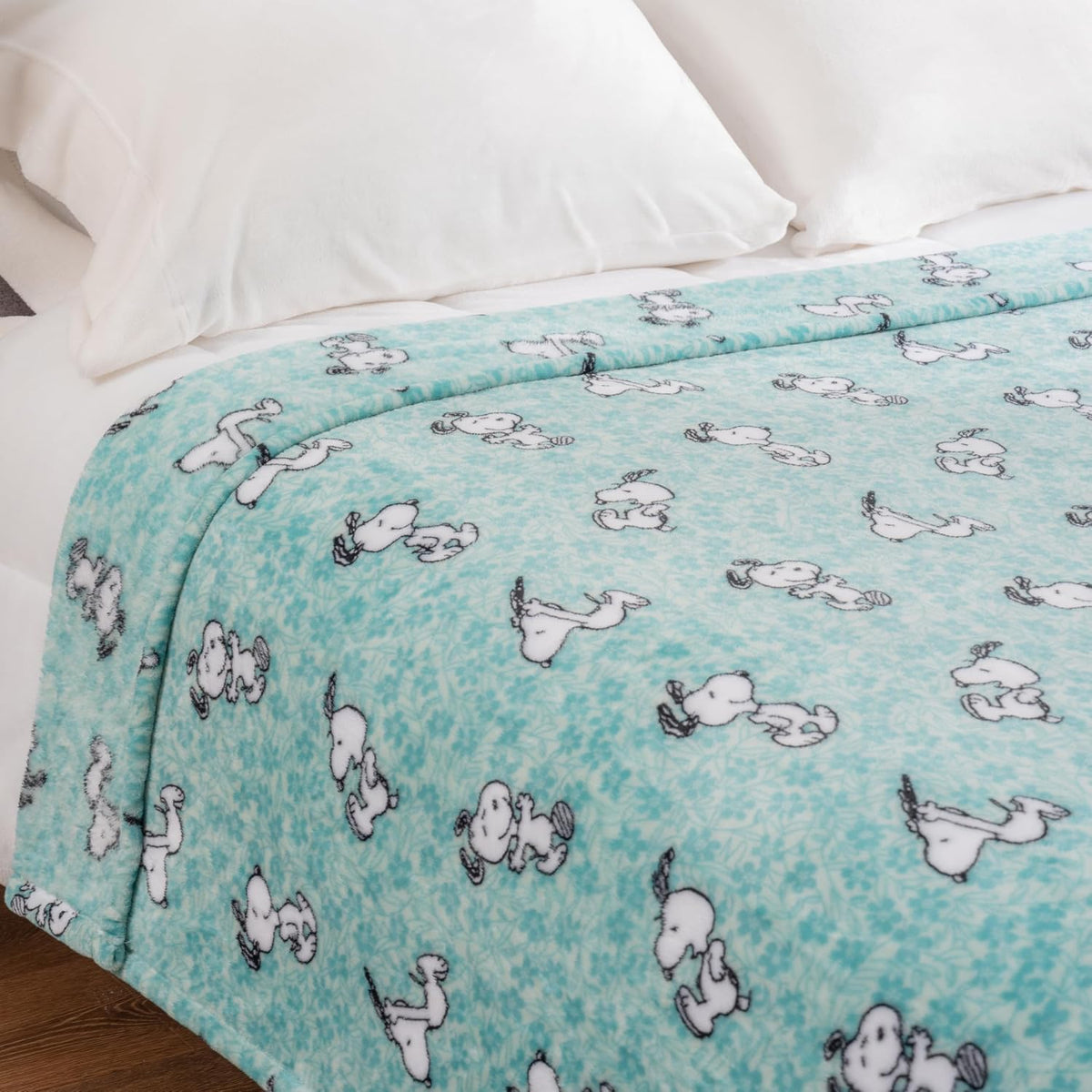 Berkshire Blanket Peanuts® VelvetLoft® Manta de Felpa de Personaje...