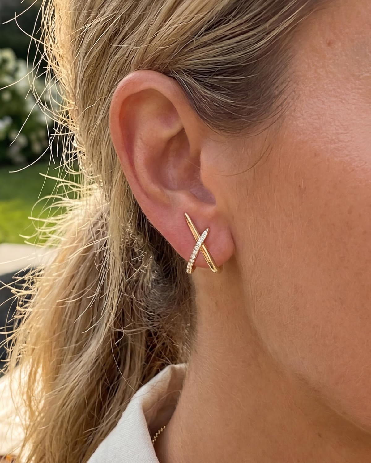 Aretes de oro para mujer a la moda, aretes de tuerca de oro de 14 q...